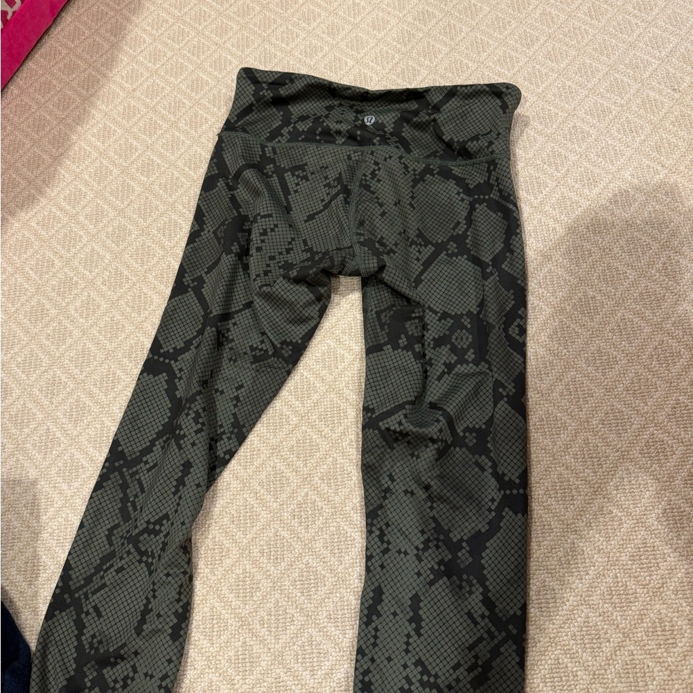 Lulu patterned cropped leggings